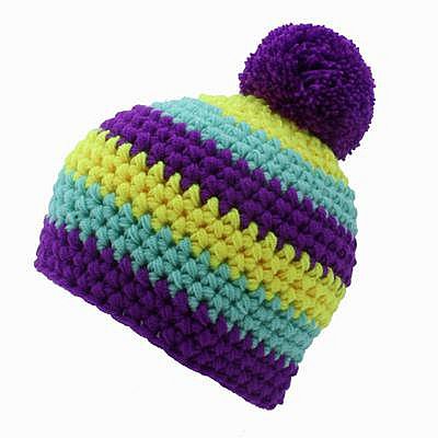 Stylová barevná čepice s bambulí, zdroj: Coolich Beanies.com