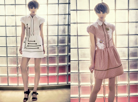 košilové šaty modelové řady TIQE předvádí modelka Vanda Knápková