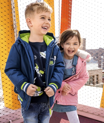 chlapecká bunda 349 Kč a dívčí parka 349 Kč