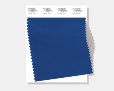 Pantone rozhodl a barvě pro rok 2020: je to klasická modrá